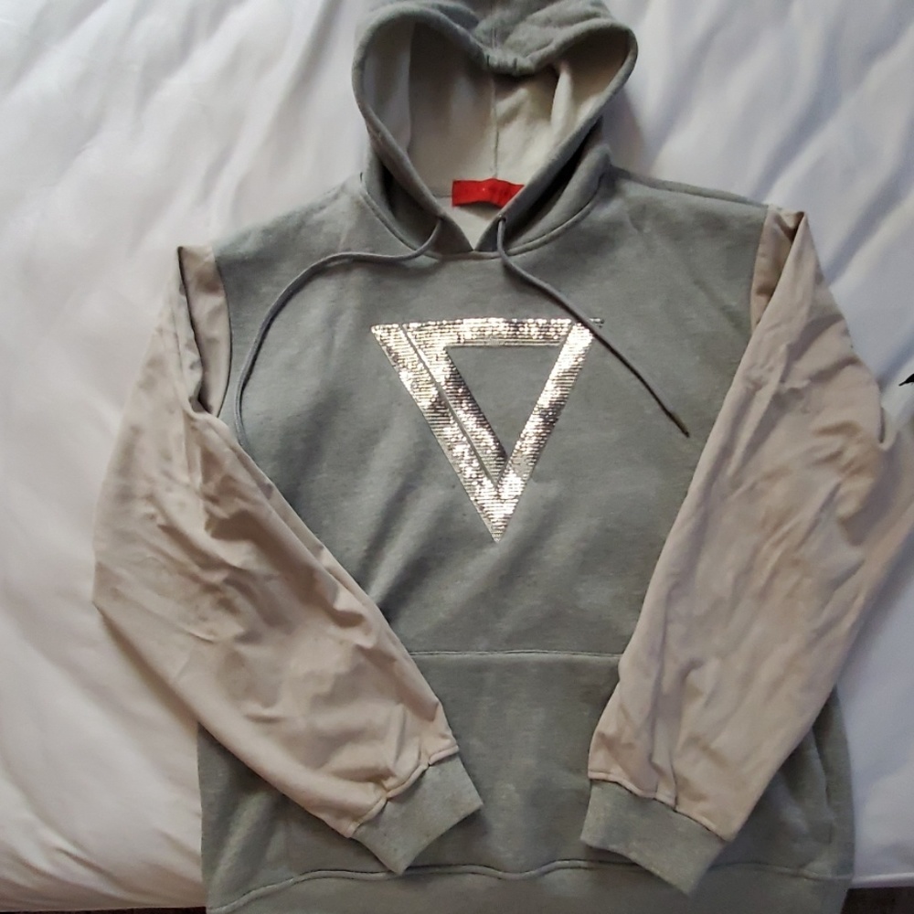 Men's pullover hooded sweatshirt